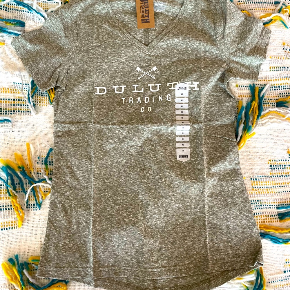 NWT Duluth V Neck Fitted Tee
